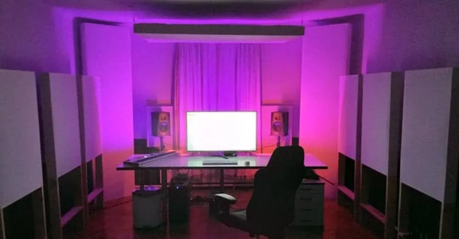 Reddit DIY LED studio, 100% DIY build for 300 euros with bass traps and acoustic panels