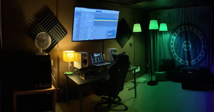 Imgur LED studio, psychedelic vibes with tapestries and colored lighting