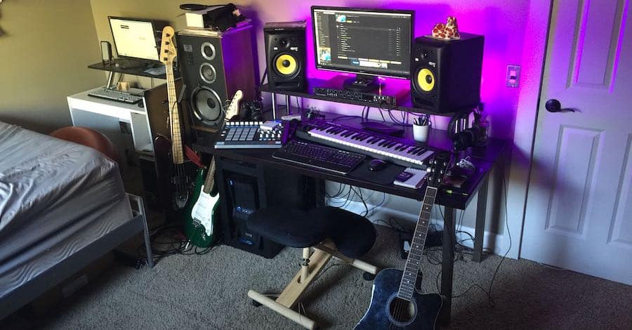 Melodealer messy studio, not quite messy, just needs homes for the three guitars