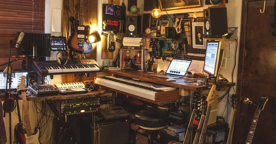 Imgur corner studio, all the equipment in the world pushed into a small corner with great wall usage