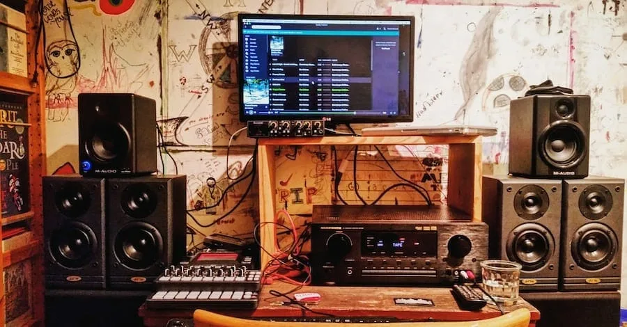Twitter wall studio, messy sketches, drawings and freehand creating an incredible aesthetic