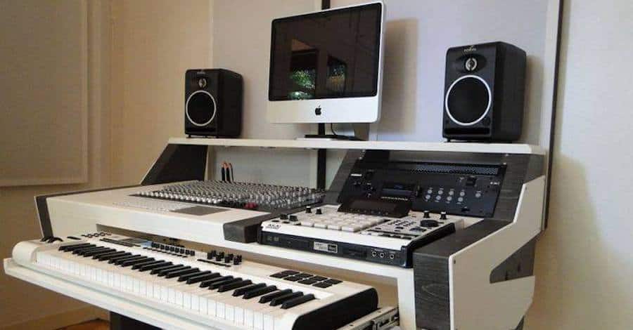 Facebook minimal studio, clean as it gets, just an aging iMac holding it back