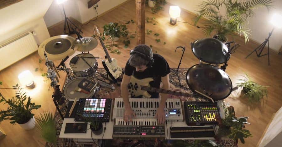 Reddit performance/plant studio, lighting and plants doing all the heavy lifting