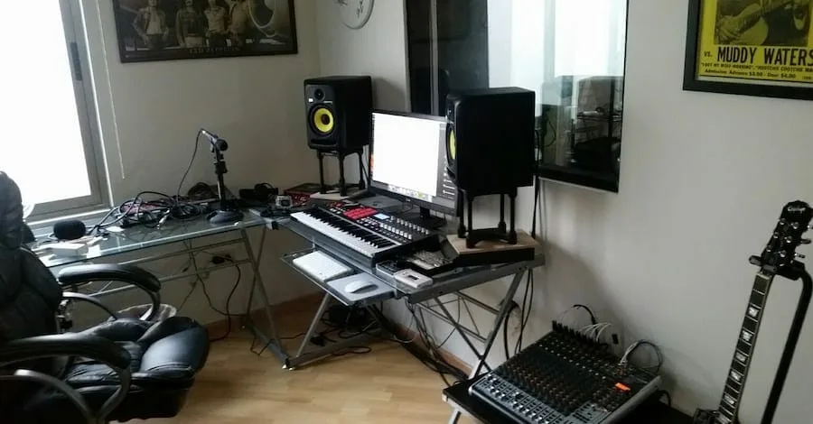 Imgur small studio, L-shaped corner desk as a massive space saver