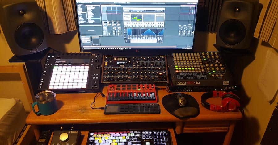 Reddit small studio, incredible amount of gear fitting on a well-organized desk