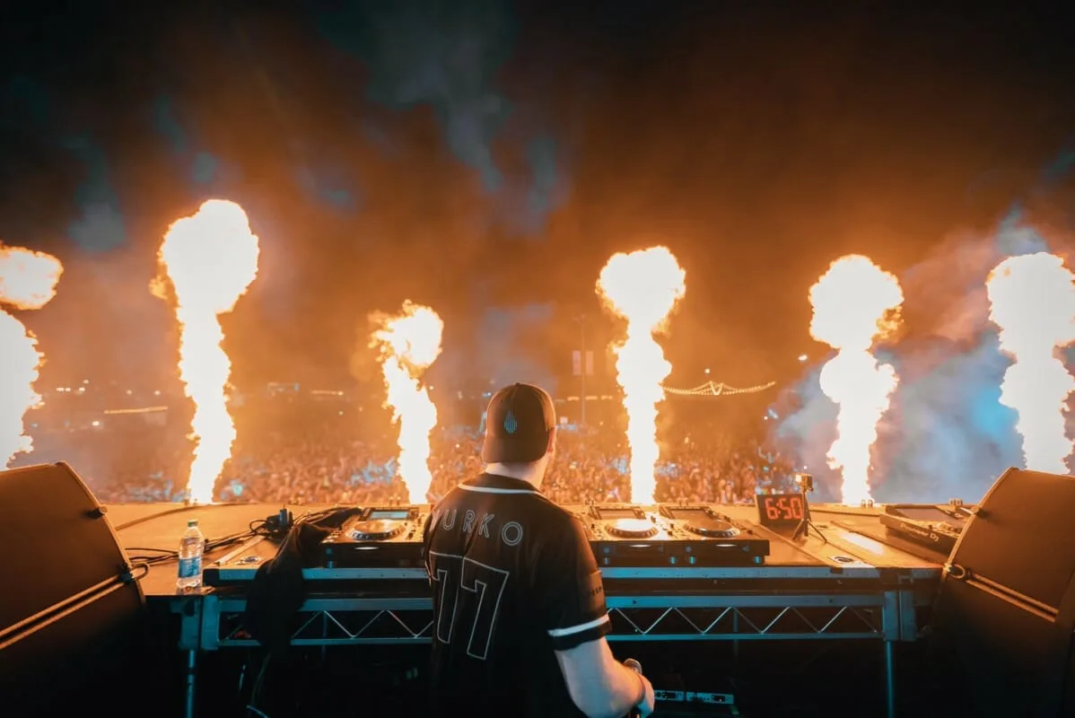 Nurko performing live
