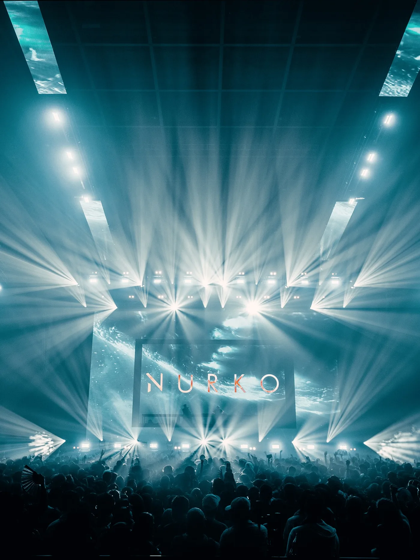 Nurko's stage production with full light show