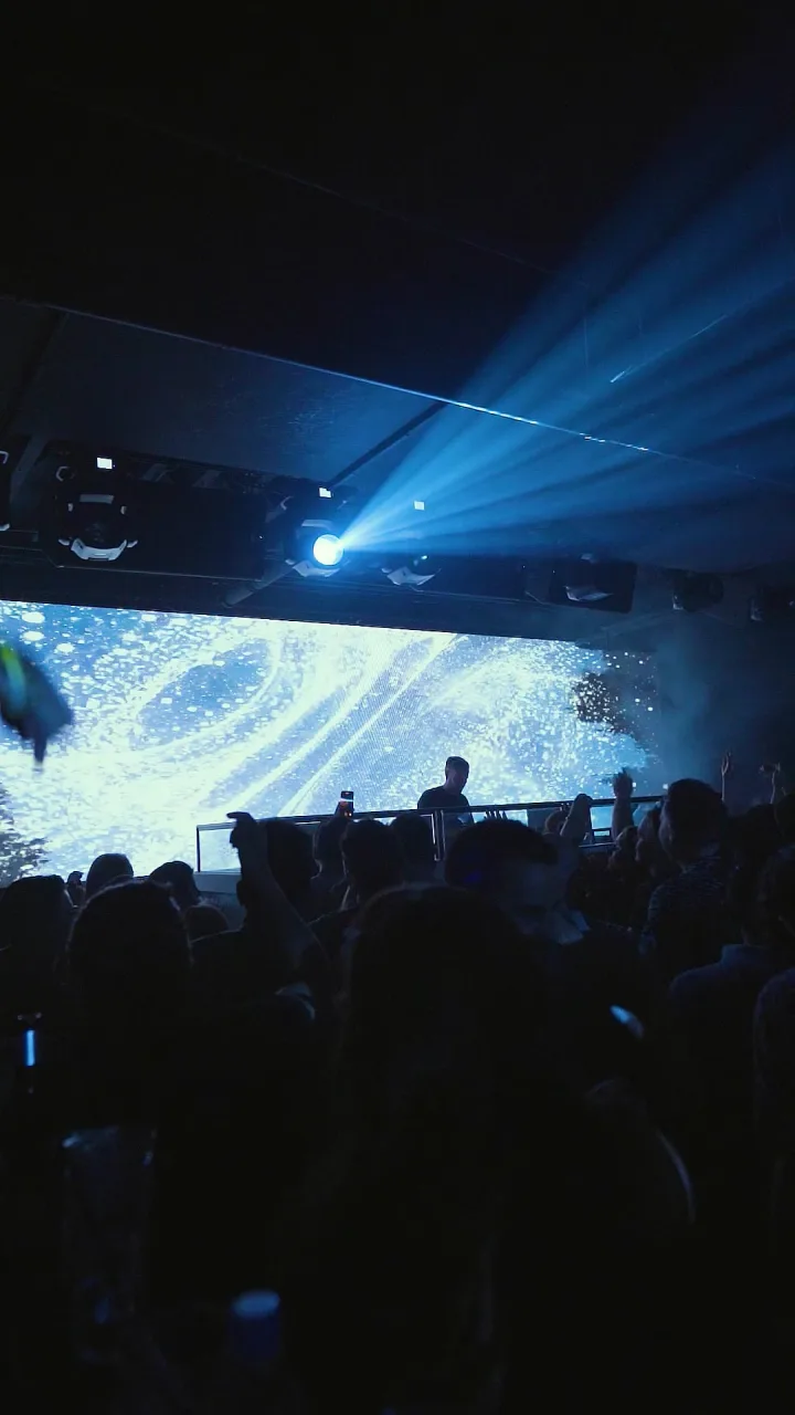 Hyperbits performing live