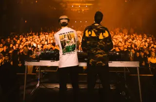 Anden performing live