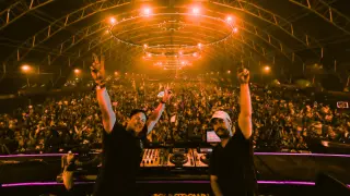 Syence performing live